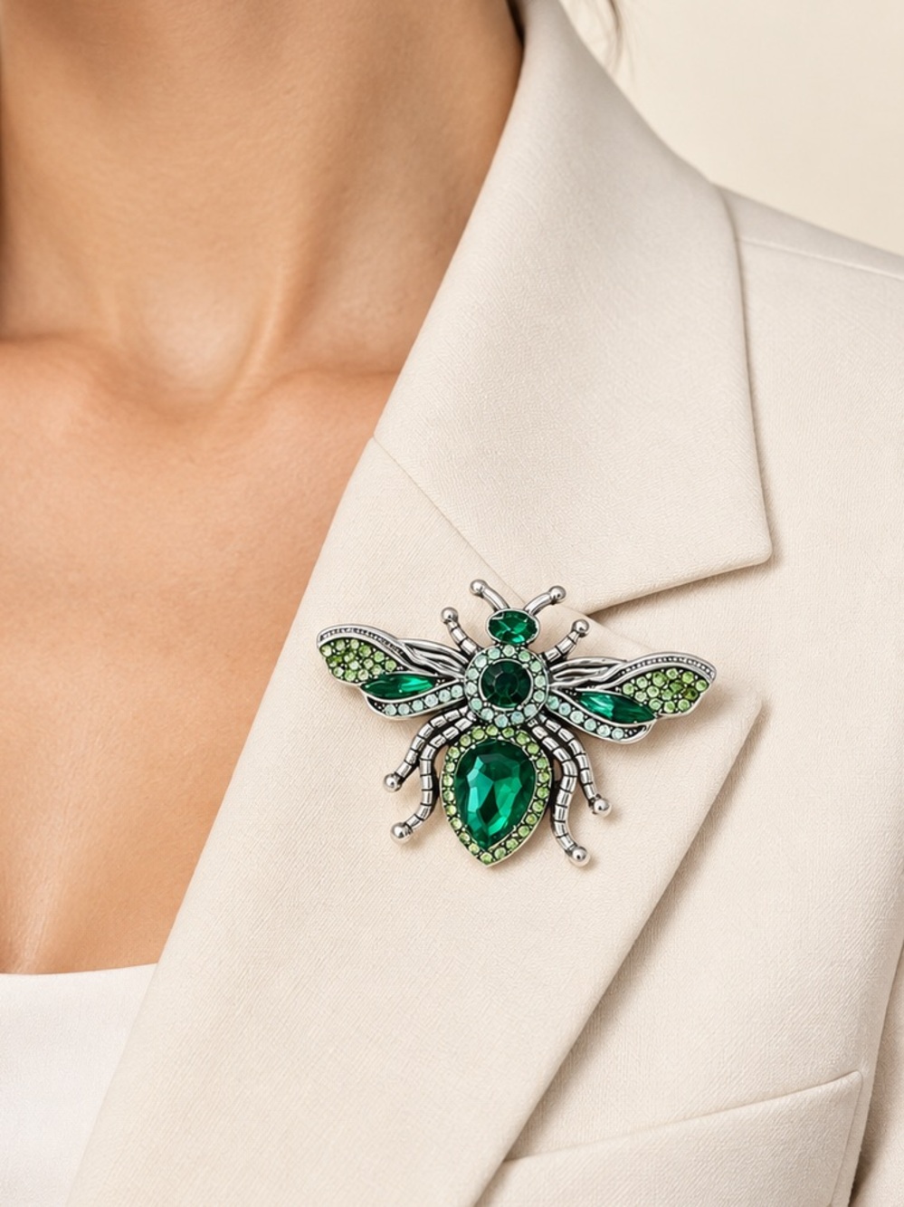 Emerald Green Bee Crystal Silvet Brooch - Picture 3 of 7